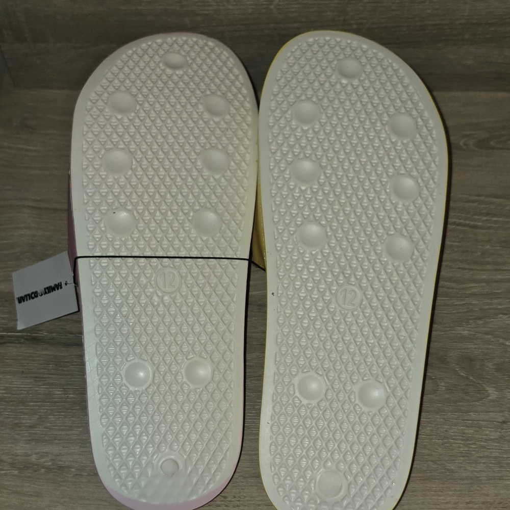 SpongeBob SquarePants Kids' Pink & Yellow Slide Sandals - Picture 6 of 8